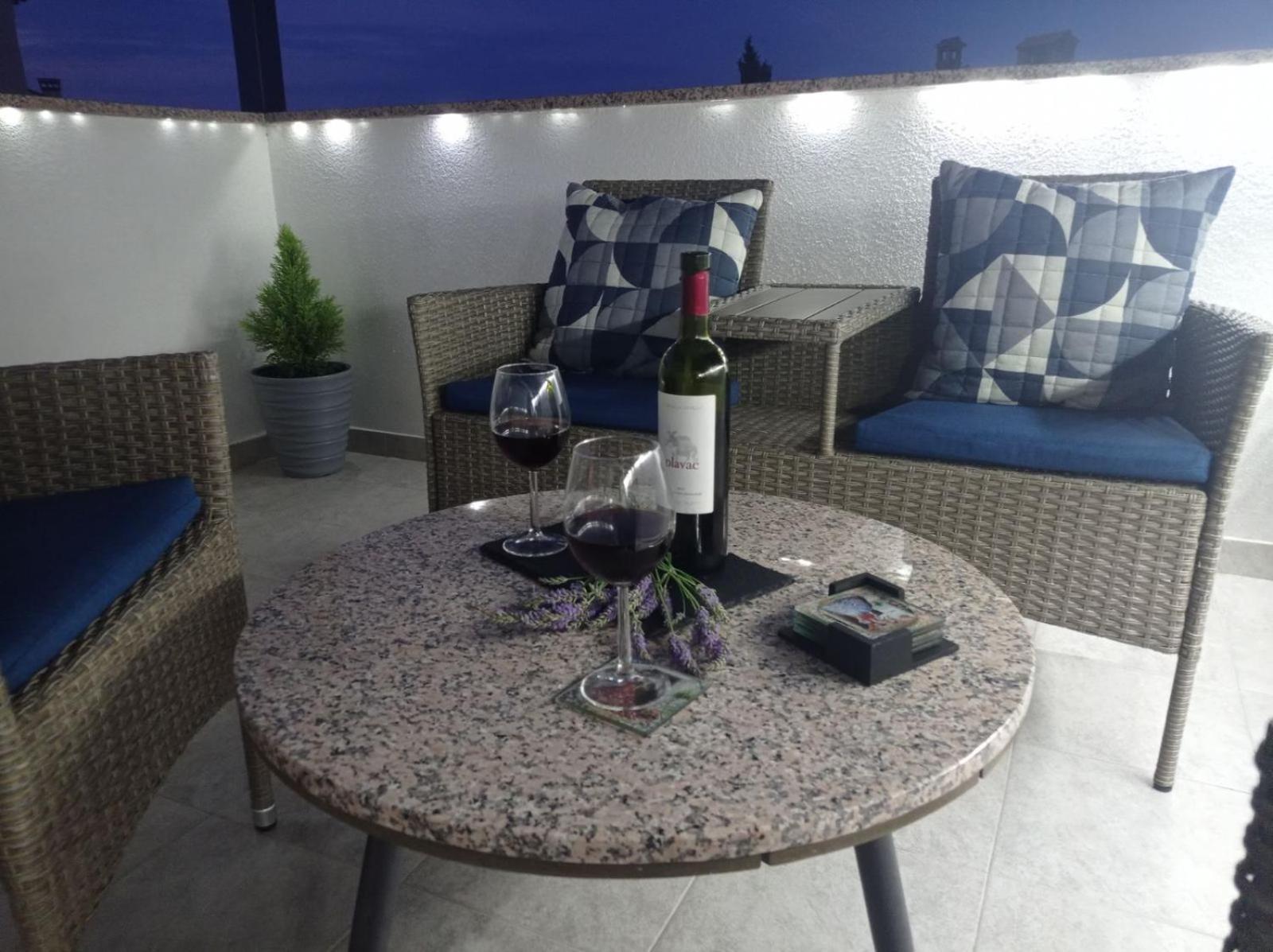 Studio Apartman Sky Ровин Екстериор снимка