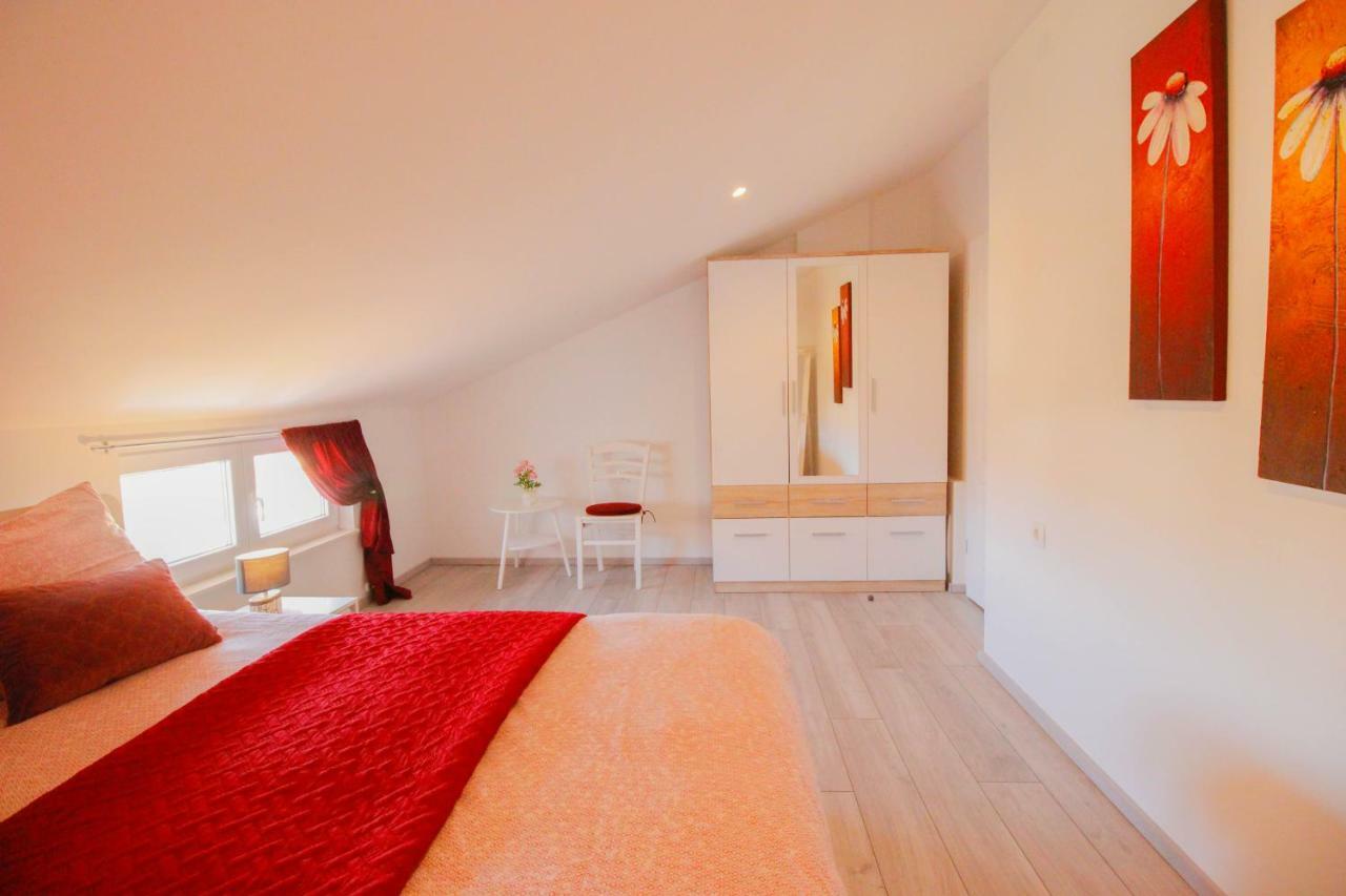 Studio Apartman Sky Ровин Екстериор снимка