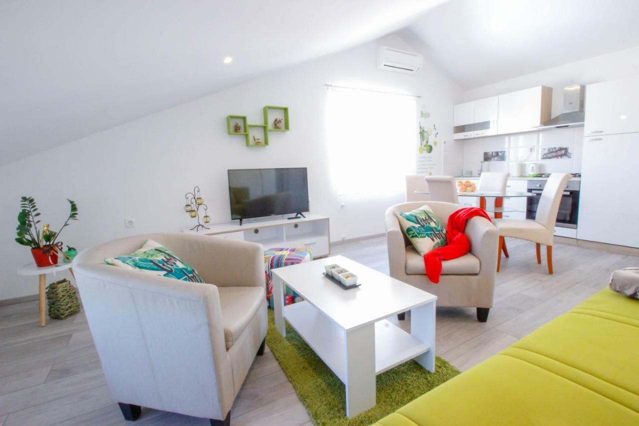 Studio Apartman Sky Ровин Екстериор снимка