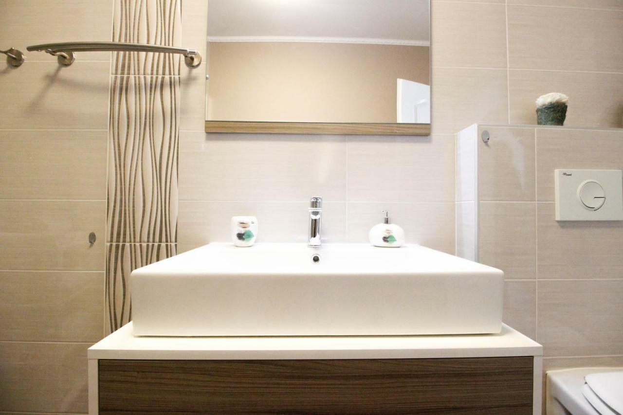 Studio Apartman Sky Ровин Екстериор снимка