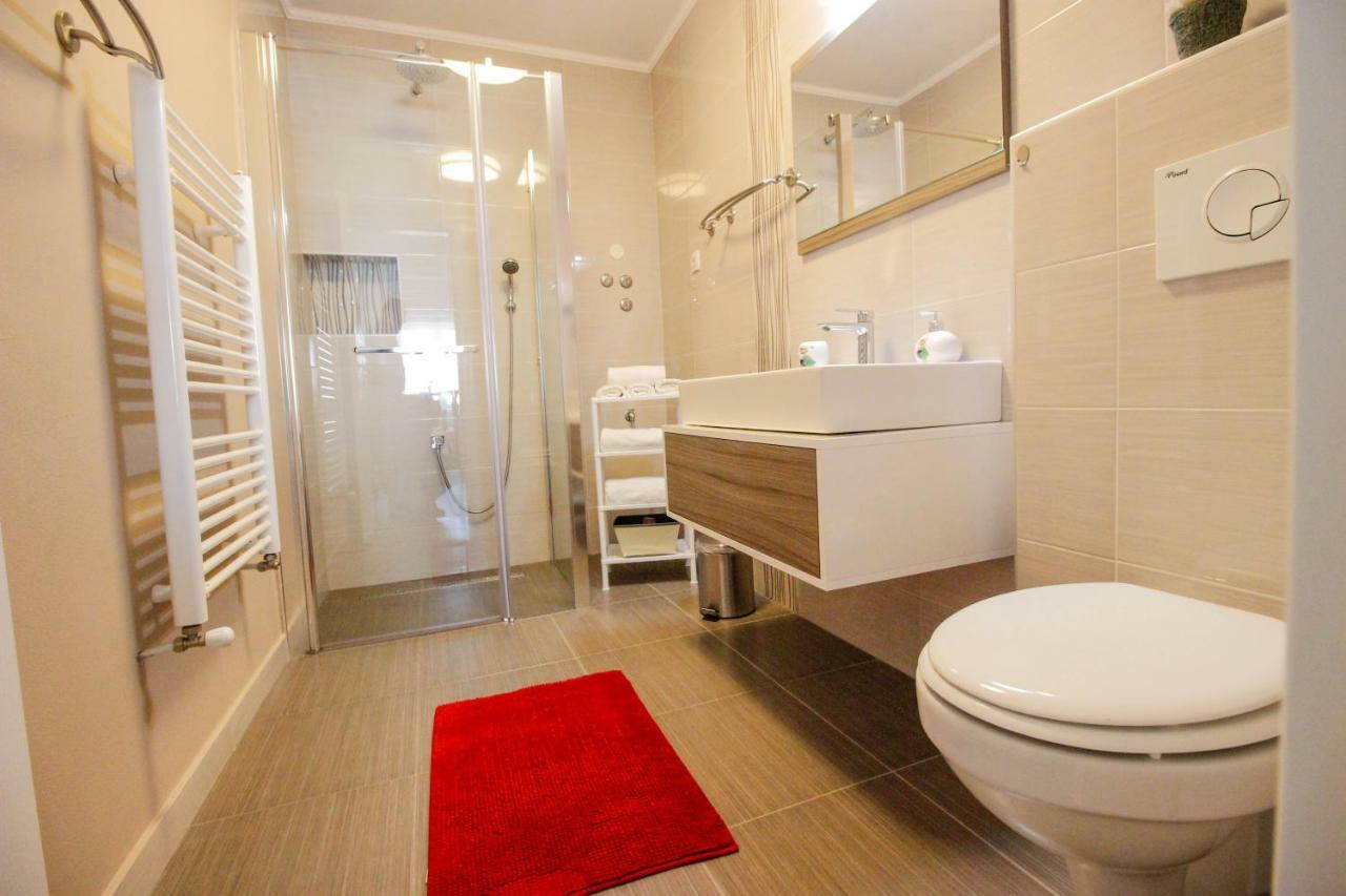 Studio Apartman Sky Ровин Екстериор снимка