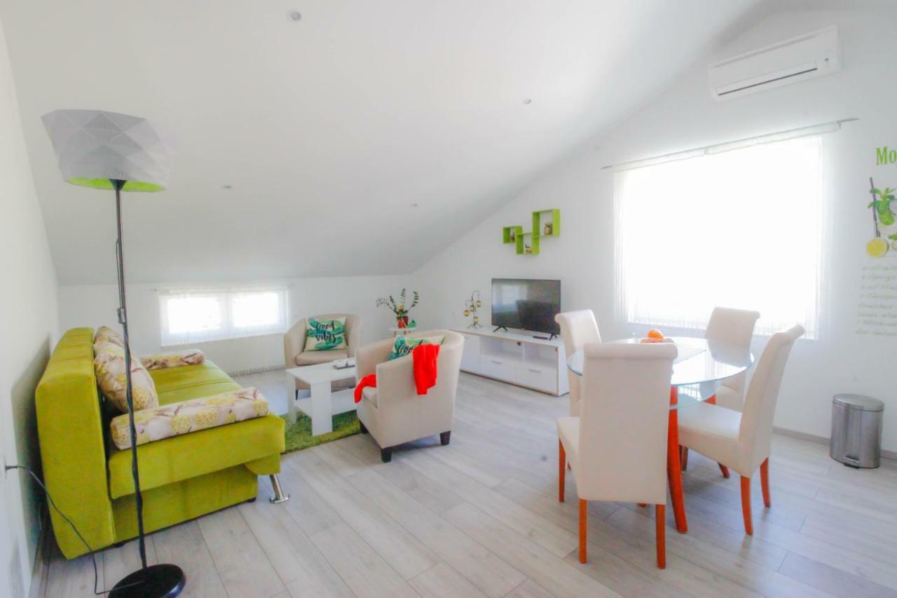 Studio Apartman Sky Ровин Екстериор снимка